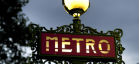 Entrée métro parisien lampadaire