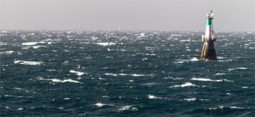 Phare dans la mer